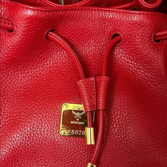 MCM Red Leather Shoulder Bag with Gold Accents with COA - Picture 3 of 9